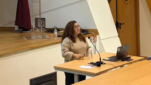 Marta durante su exposición 